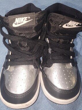 Nike Air Jordan 1 Retro High OG "Metallic Silver" sneakers size 3 toddler